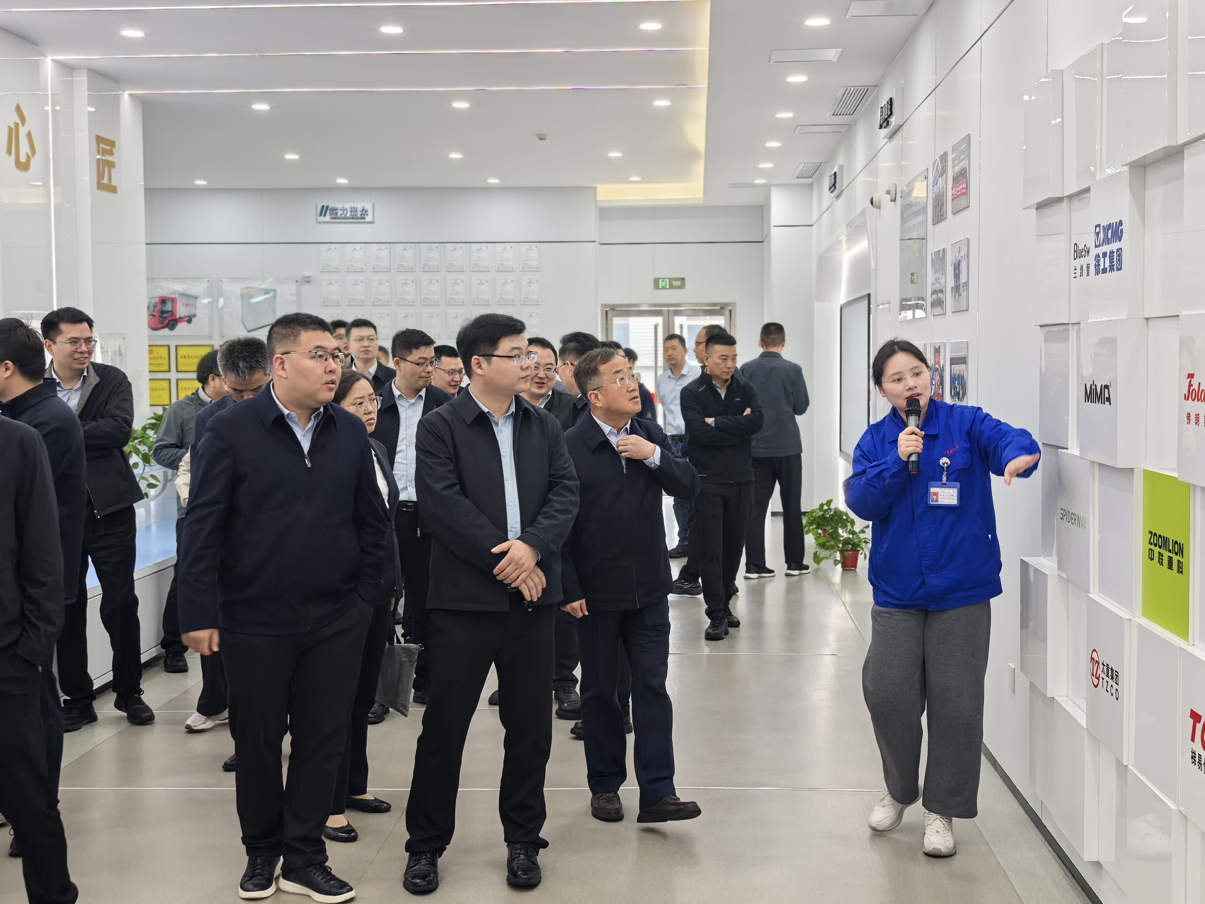 參觀展廳.jpg