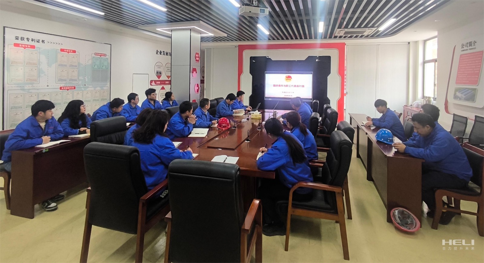 座談會(huì)現(xiàn)場.jpg 座談會(huì)現(xiàn)場.jpg