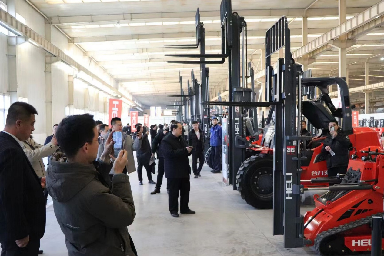 開辦“合力親一家 共創(chuàng)贏未來(lái)”主題營(yíng)銷暨產(chǎn)品推介會(huì).png