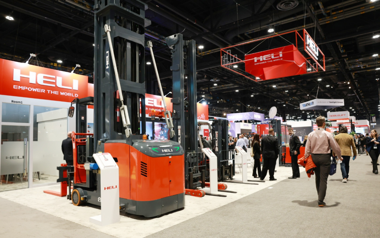 窄巷道三向叉車亮相芝加哥ProMAT展覽會(huì).png