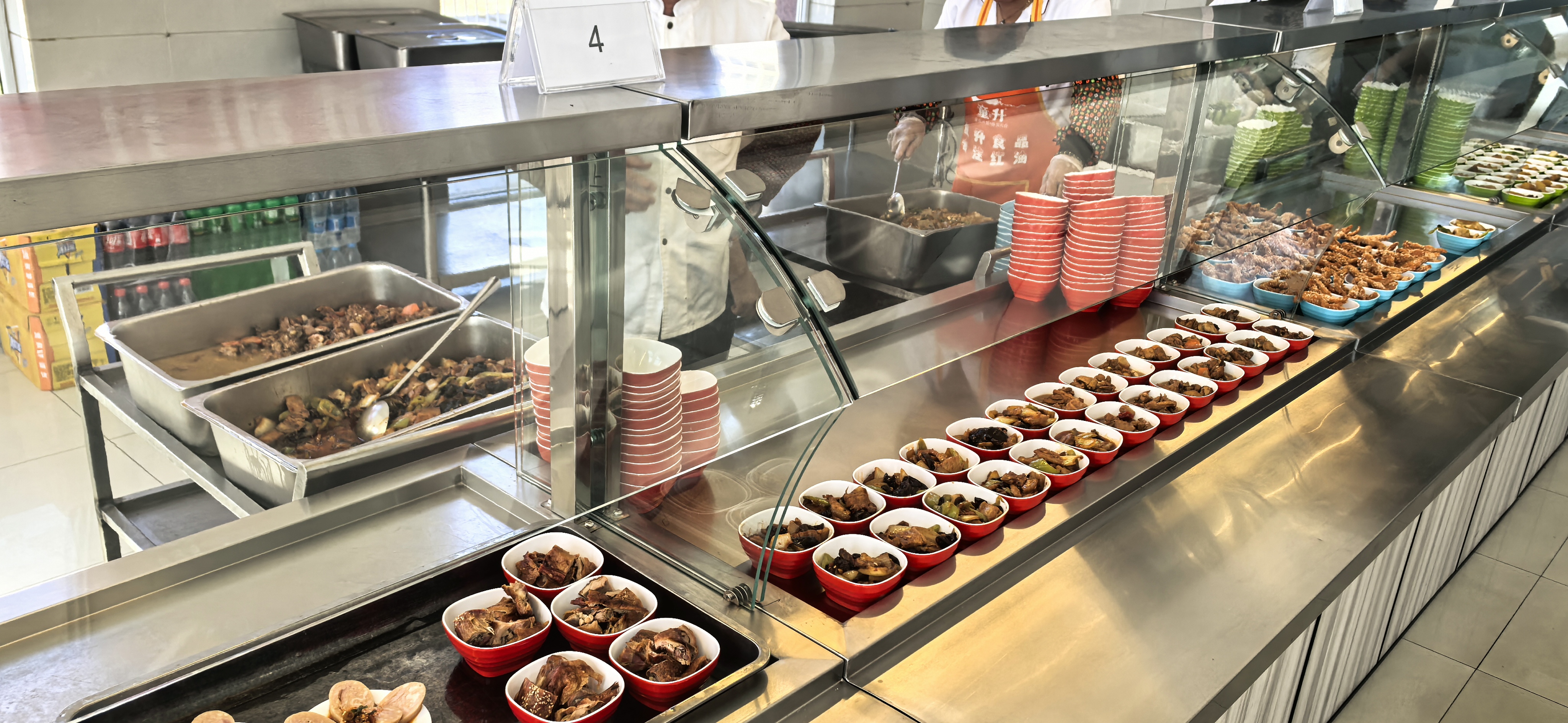 自助式取餐現(xiàn)場(chǎng)2.jpg 自助式取餐現(xiàn)場(chǎng)2.jpg