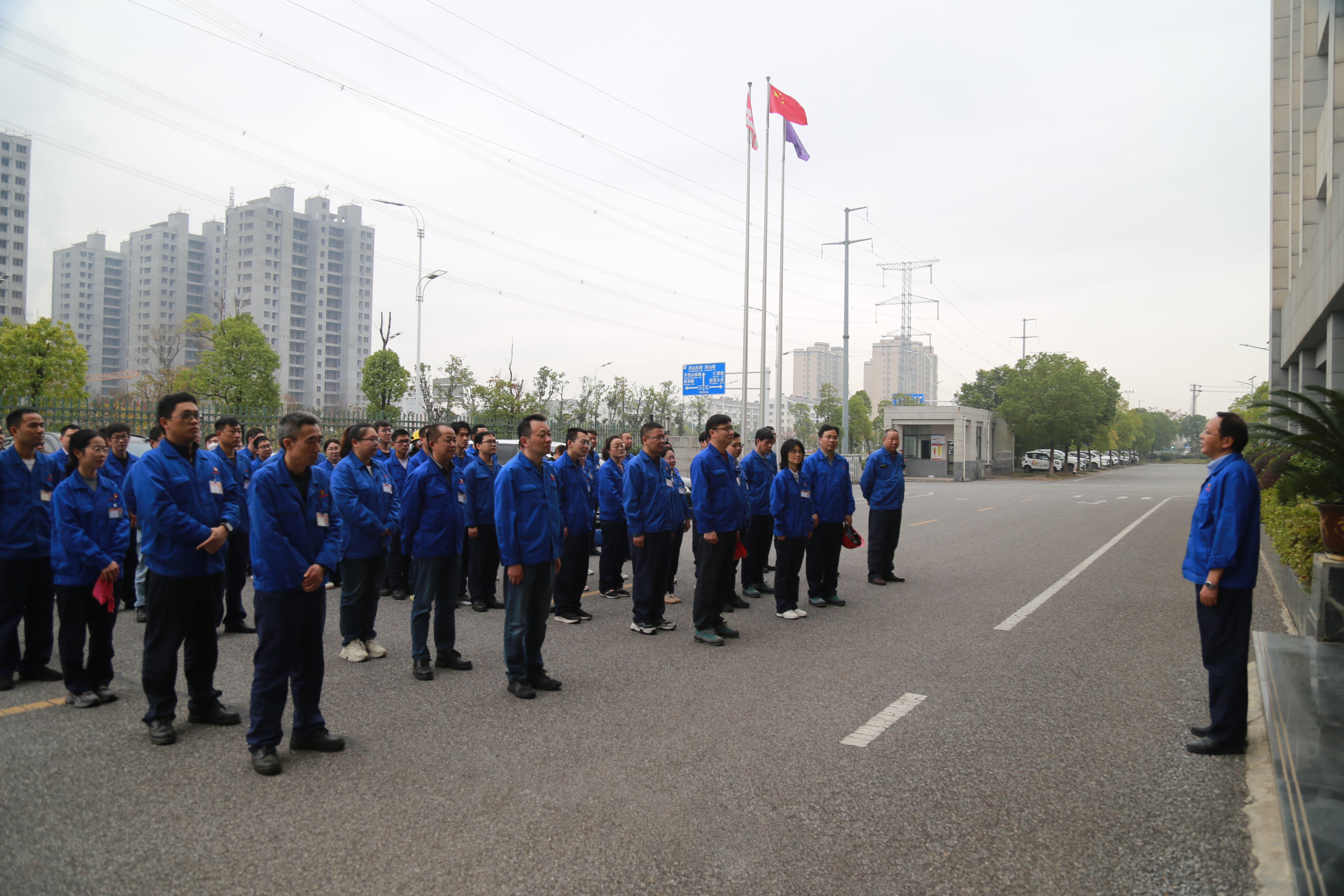 6.吳海曙作消防應急與疏散演練總結.JPG